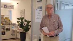 Franz Unger (FLH) vor dem Halbturner Gemeindeamt