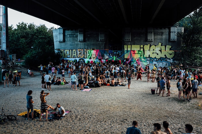 Die legalen Raves sollen elektronische Musik und die Clubkultur in den öffentlichen Raum ...