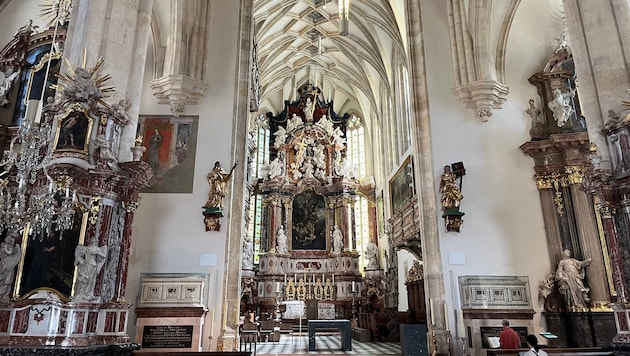 Im und am Grazer Dom findet man Außergewöhnliches.