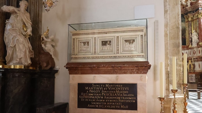 Brauttruhe der Paola Gonzaga von Andrea Mantegna.