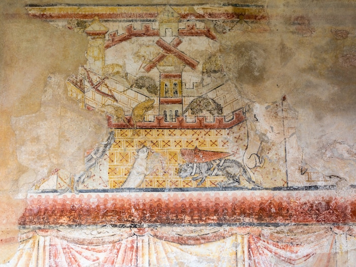 Katzen und Mäuse in Rüstung – ein Fresco in der Johanneskapelle in Pürgg.
