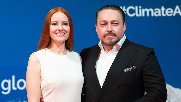 Das Model und der Unternehmer sind seit 2019 verheiratet und haben zwei Töchter.