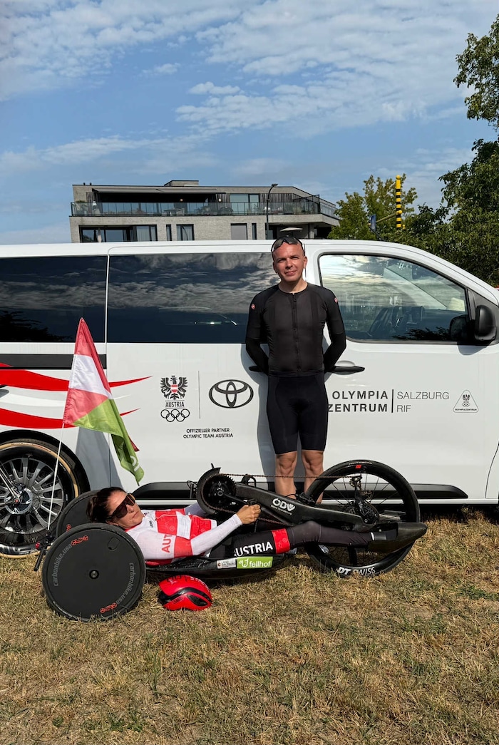 Wibmer mit ihrem Mechaniker Marko Protic.