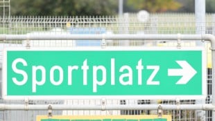 Blutige Szenen am Fußballplatz: Nach einem Streit soll ein Mann plötzlich zum Messer gegriffen ...