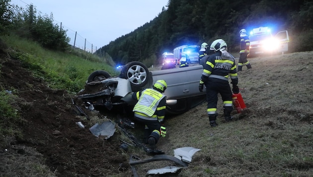 Das Auto landete direkt neben der Schnellstraße S36.
