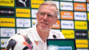 Rapid-Trainer Peter Stöger hofft auf einen Sieg gegen Hartberg.