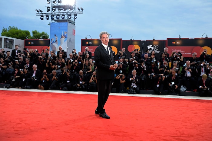 Sorrentino eröffnete die Festspiele mit einem ruhigen Polit-Film.