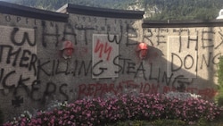 Unbekannte wüteten in St. Gilgen und beschädigten das Denkmal schwer.