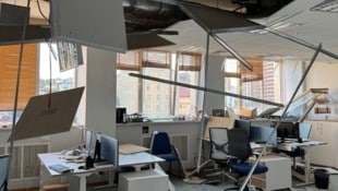 Bei den Luftangriffen auf Kiew in der Nacht auf Donnerstag wurden mehrere Gebäude beschädigt, ...