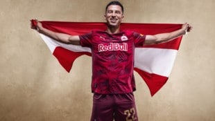 Stefan Lainer im neuen Bullen-Trikot.