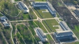 Drohnenaufnahme des weitläufigen Landsitzes, der rund 40 Kilometer westlich von Budapest liegt.