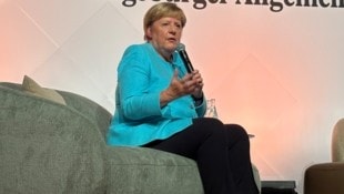 Angela Merkel verteidigte im Gespräch mit der „Augsburger Allgemeinen“ ihre Flüchtlingspolitik ...