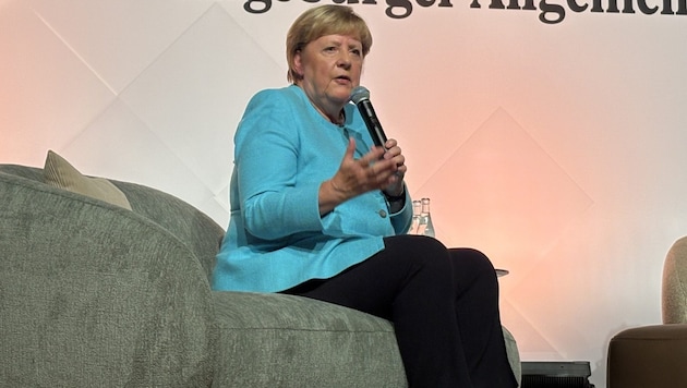 Angela Merkel verteidigte im Gespräch mit der „Augsburger Allgemeinen“ ihre Flüchtlingspolitik ...