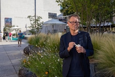 Zum Eisstand hat es Hans-Peter Wipplinger nicht weit: Im Wiener MuseumsQuartier ist er nur ein ...