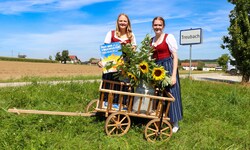 Anna Ridler und Anna Birglechner von der Volkstanzgruppe Treubach