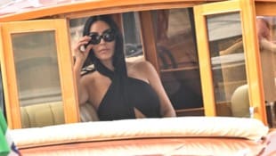 Kim Kardashian sorgte bei ihrer Ankunft in Venedig für Aufsehen. 