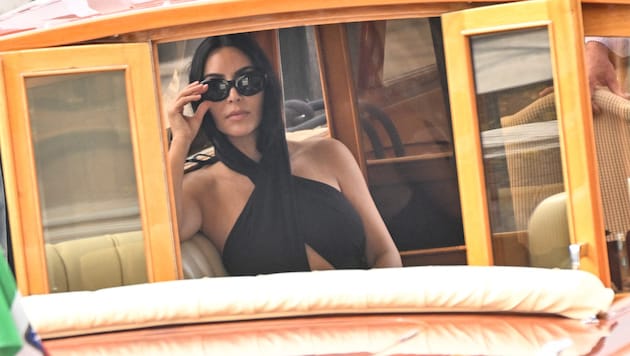 Kim Kardashian sorgte bei ihrer Ankunft in Venedig für Aufsehen.