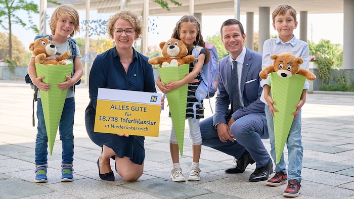 Wünschen den Taferlklasslern einen guten Schulstart – Landesrätin Christiane Teschl-Hofmeister ...
