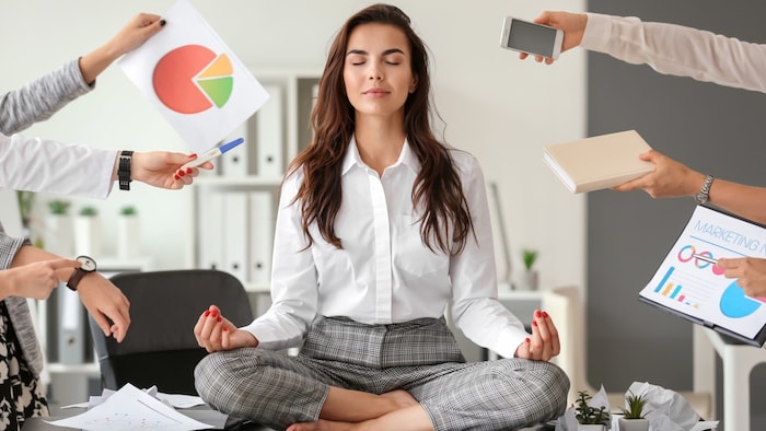 Achtsamkeit im Alltag: Zwei Minuten bewusstes Atmen oder ein kurzer Bodyscan (eine einfache ...