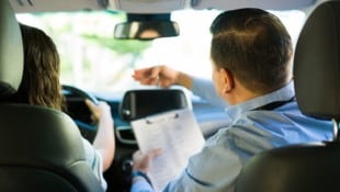 Bei Führerscheinprüfungen sooll es zu Unregelmäßigkeiten gekommen sein.