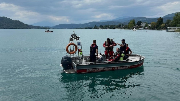 Die Feuerwehrtaucher suchen aktuell den Wörthersee nach einer vermissten Person ab.