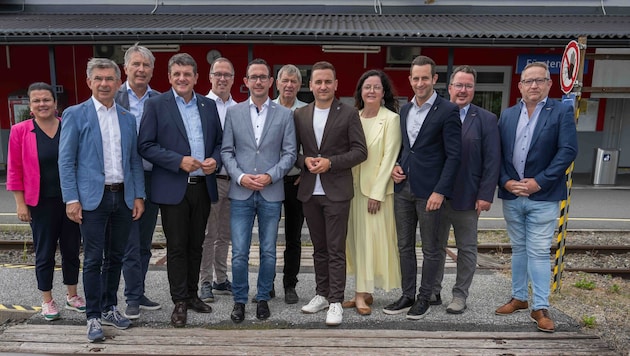 Abgeordnete, Bürgermeister und Vertreter aus Wirtschaft und Tourismus schließen sich für die ...