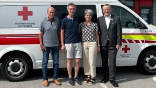 Georg Gruber (M.), Frau und Retterin Martina, Nachbar Franz Brandstätter und ...