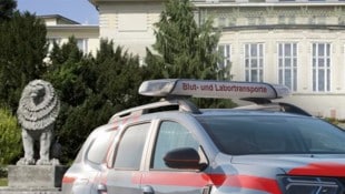 Klinik Penzing: Hier raste der berauschte Angeklagte mit einem Bluttransportauto (Symbolbild) ...