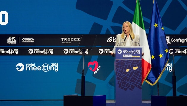 Italiens Regierungschefin sparte nicht mit harten Worten in Richtung EU – dabei gab sie sich ...