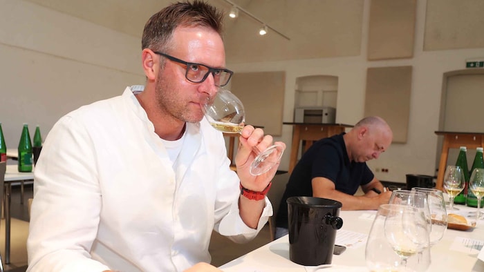 Gastro-Profi Konrad Robitza weiß ganz genau, welche Weine am Puls der Zeit sind und den ...