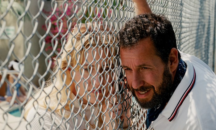 Adam Sandler versucht es mit einer ernsteren Rolle in „Jay Kelly“.