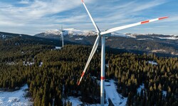 Die Windräder auf der Steinberger Alpe laufen schon, insgesamt soll‘s maximal 50 geben.