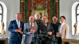 Superintendent Manfred Sauer, Matthias Kapeller, der redaktionelle Gesamtverantwortliche, ...