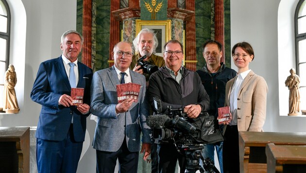 Superintendent Manfred Sauer, Matthias Kapeller, der redaktionelle Gesamtverantwortliche, ...