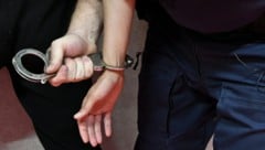 Die Salzburger Polizei nahm vier Personen fest.