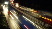 Auf der Autobahn kam es zu dem Unfall (Symbolbild).