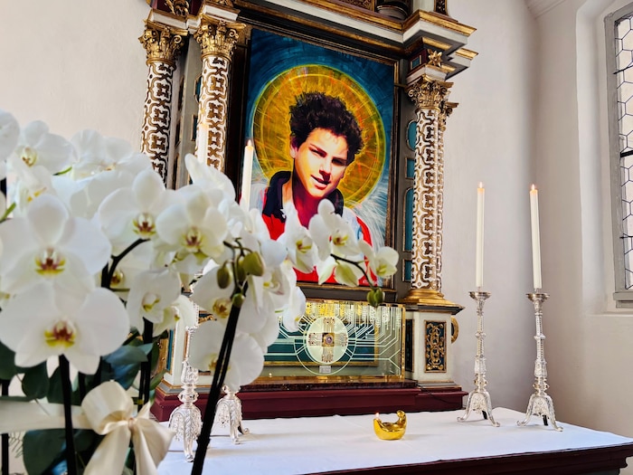 Junger Heiliger: Das „Festplatten- Reliquiar“ in der Markuskirche in Wolfsberg: Hier befindet ...