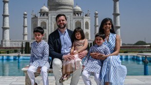 JD und Usha Vance mit ihren ersten drei Kindern