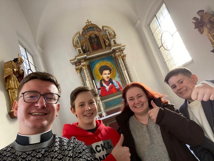 Pfarrer Christoph Kranicki und der Carlo-Acutis-Gebetskreis in der Wolfsberger Markuskirche