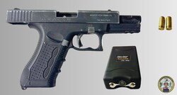 Unter anderem wurde diese Waffe bei den Verdächtigen sichergestellt.