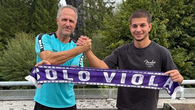 Austria Salzburgs Sportchef Roland Kirchler mit Luka Parkadze.