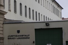 In der Justizanstalt Graz-Jakomini sitzen fast 500 Häftlinge. Einige davon könnten nun für eine ...