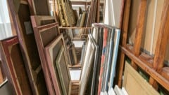 In der Wohnung hingen mehr als hundert Bilder, 70 waren in Stellagen und Schränken gelagert ...