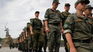 Hunderttausenden russischen Soldaten, die gegen die Ukraine gekämpft haben, droht ein ...