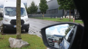 Seit gefühlten Ewigkeiten parkt dieser Bus in Mühlau-Arzl.