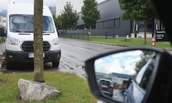 Seit gefühlten Ewigkeiten parkt dieser Bus in Mühlau-Arzl.