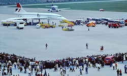 Ein Bild aus vergangenen Tagen: Die Erstlandung der Concorde 1981 in Linz zog die Massen an.