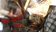 Programme wie „Frauen in Handwerk und Technik“ werden vom AMS angeboten, 50 Prozent des ...