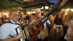 Wienerlied am Naschmarkt sorgte für Begeisterung.