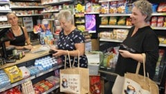 Barbara Schmidbauer ist die gute Seele im Geschäft. Die Kundschaft weiß ihre Freundlichkeit und ...